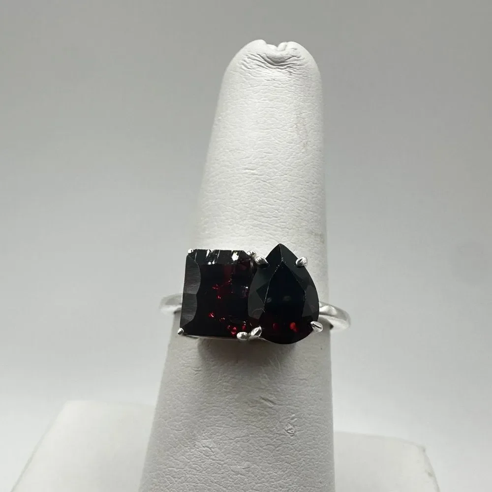 NWOT double faceted, emerald and pear cut garnet ring‎ in sterling silver!